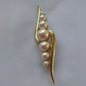Vintage Monet Gold Pearl Brooch Pin Signed Fabulous!